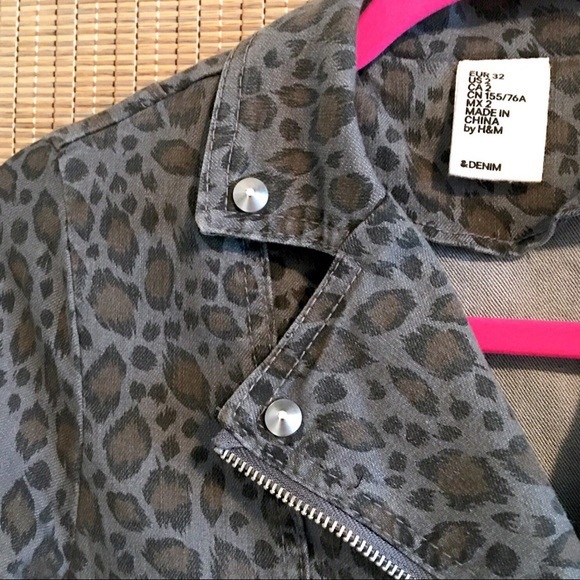 H&M Leopard Pattern Denim Moto Jacket - Picture 4 of 8